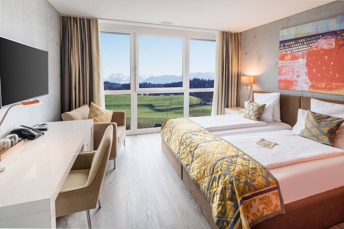 Hypo-allergenic bedding available, minibar, in-room safe