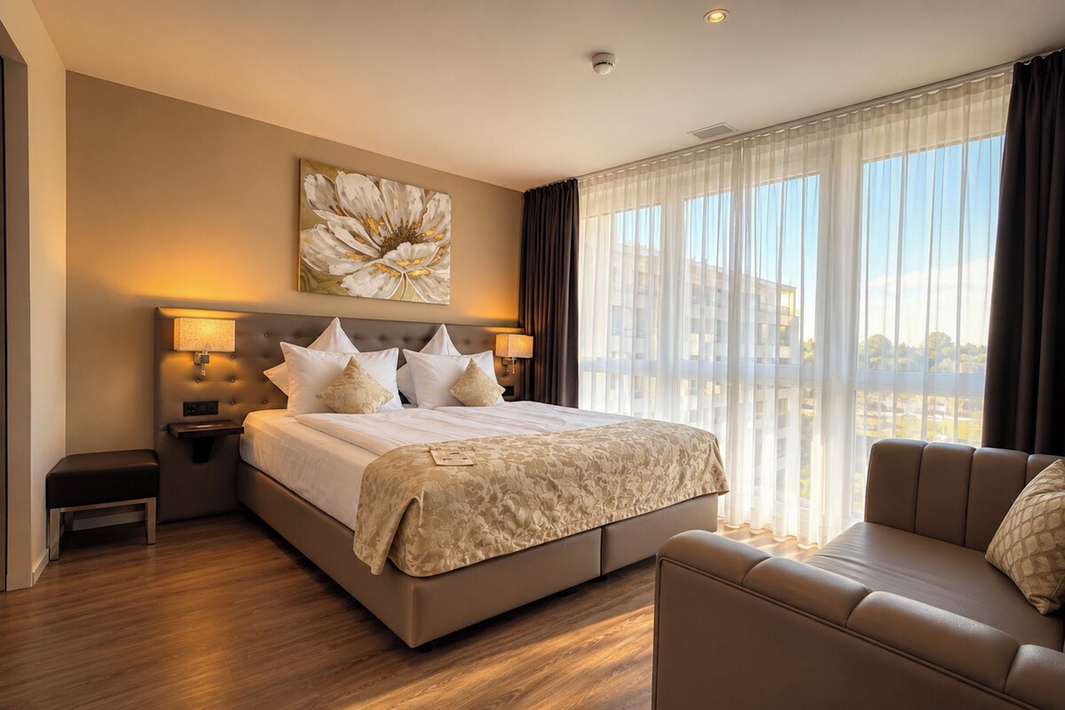 Suite Business | Ropa de cama hipoalergénica, minibar, caja fuerte y cortinas opacas