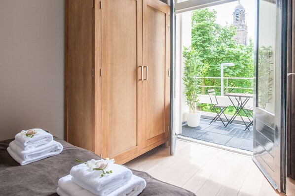 Apartment, 1 Bedroom | Laptop workspace, iron/ironing board, free WiFi, bed sheets