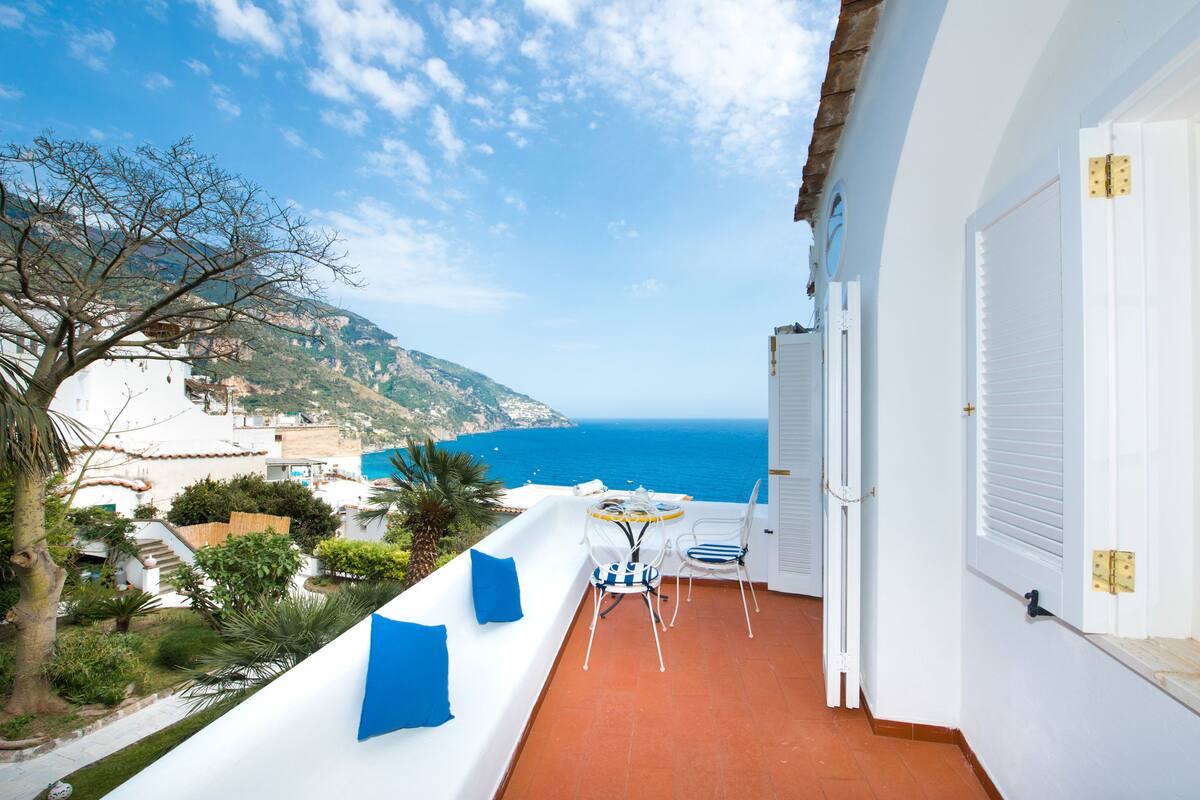 Double Room, 1 Queen Bed, Partial Sea View (Dublin Suite) | Terrace/patio