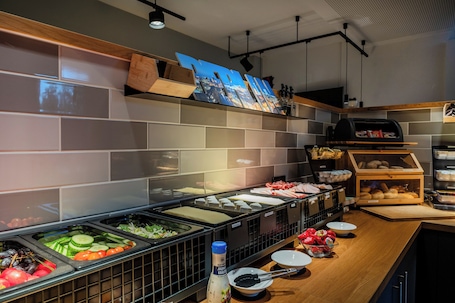 Café da manhã com buffet diÔrio (EUR 17.5 por pessoa)