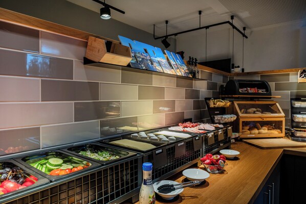 Daily buffet breakfast (EUR 17.5 per person) - mk | hotel berlin (Berlin)