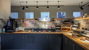 Tägliches Frühstücksbuffet gegen Gebühr