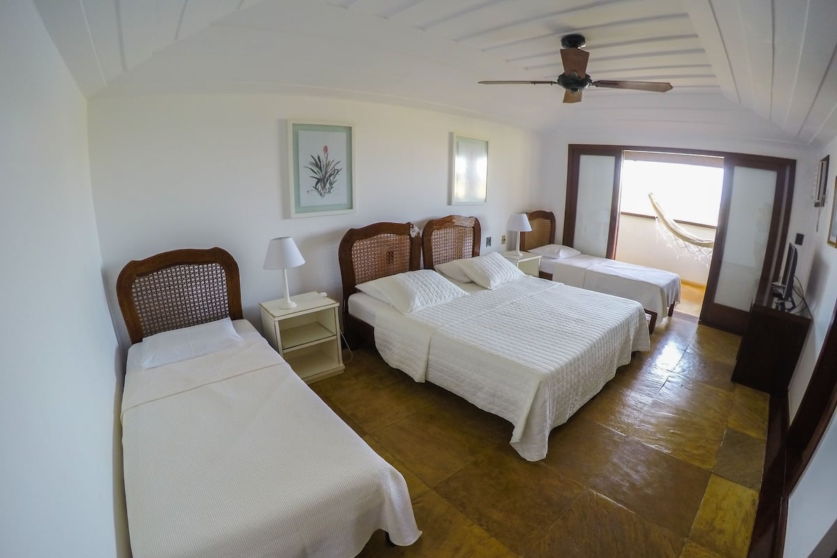 Quarto Standard Quadruplo | Minibar, in-room safe, free WiFi, bed sheets