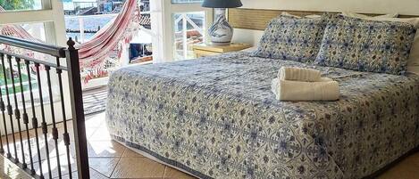 Quadruple Room | Minibar, WiFi (free), bed sheets