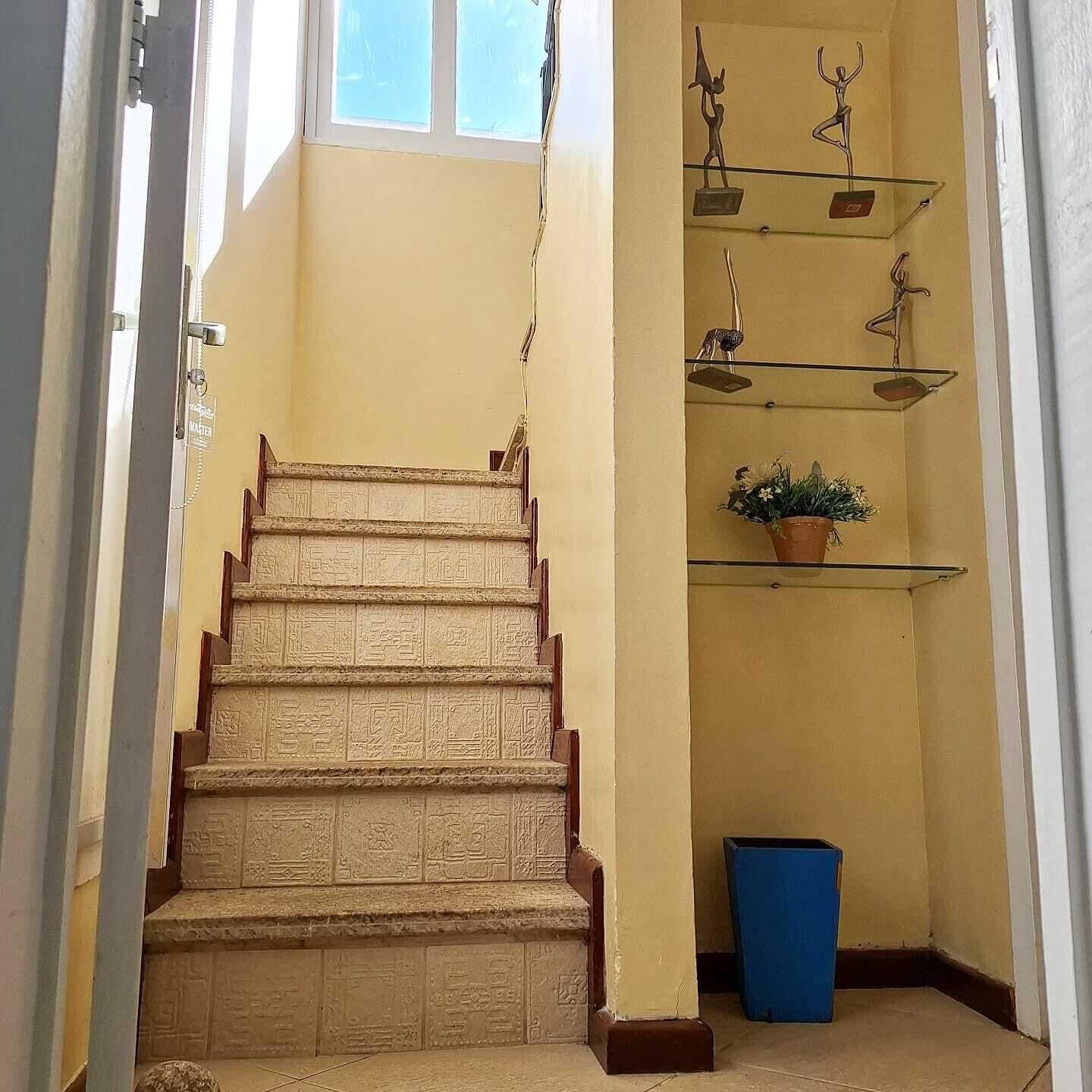 Habitación cuádruple | Zona de estar | Televisión LCD de 32 pulgadas con canales digitales, una televisión