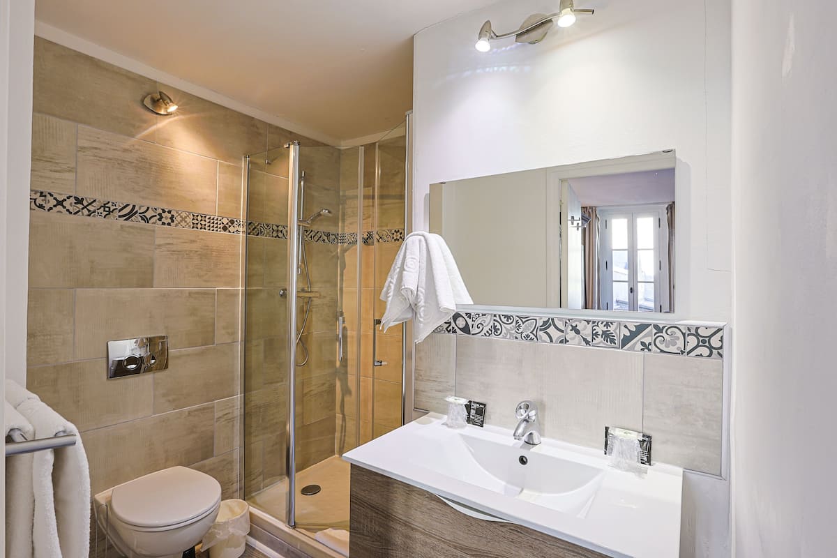 superior double room | bathroom | hair dryer, towels
