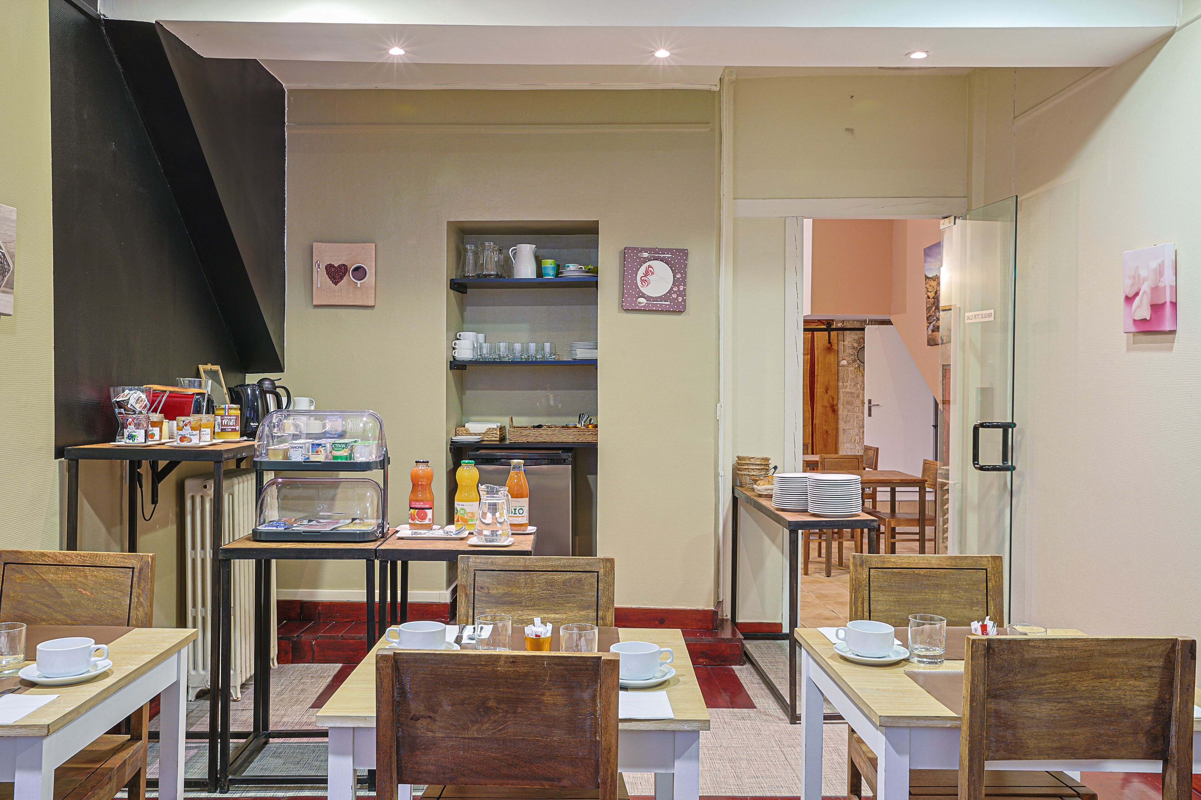 daily continental breakfast (eur 9.50 per person)