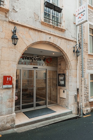 Front of property. Hôtel François d'Ô