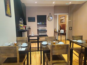 Continental breakfast for a fee on weekends - Hôtel François d'Ô (Caen)