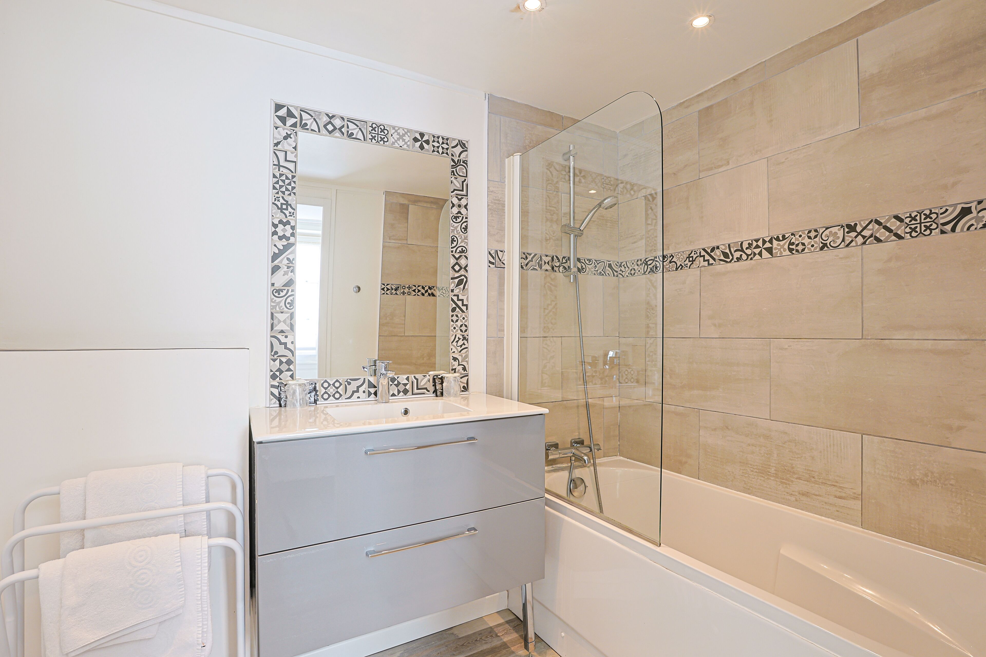 superior double room | bathroom | hair dryer, towels