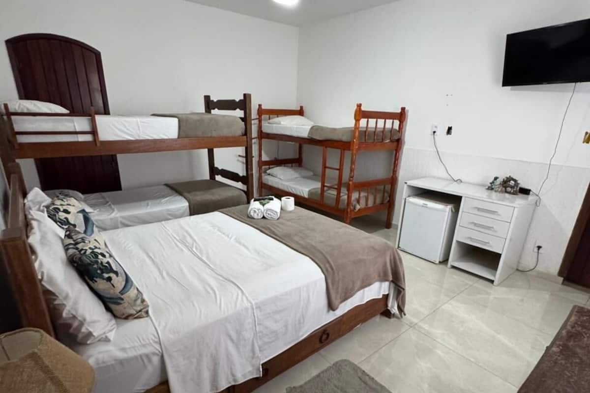 Quarto familiar | Minibar, truy cập Internet không dây miễn phí, bộ trải giường