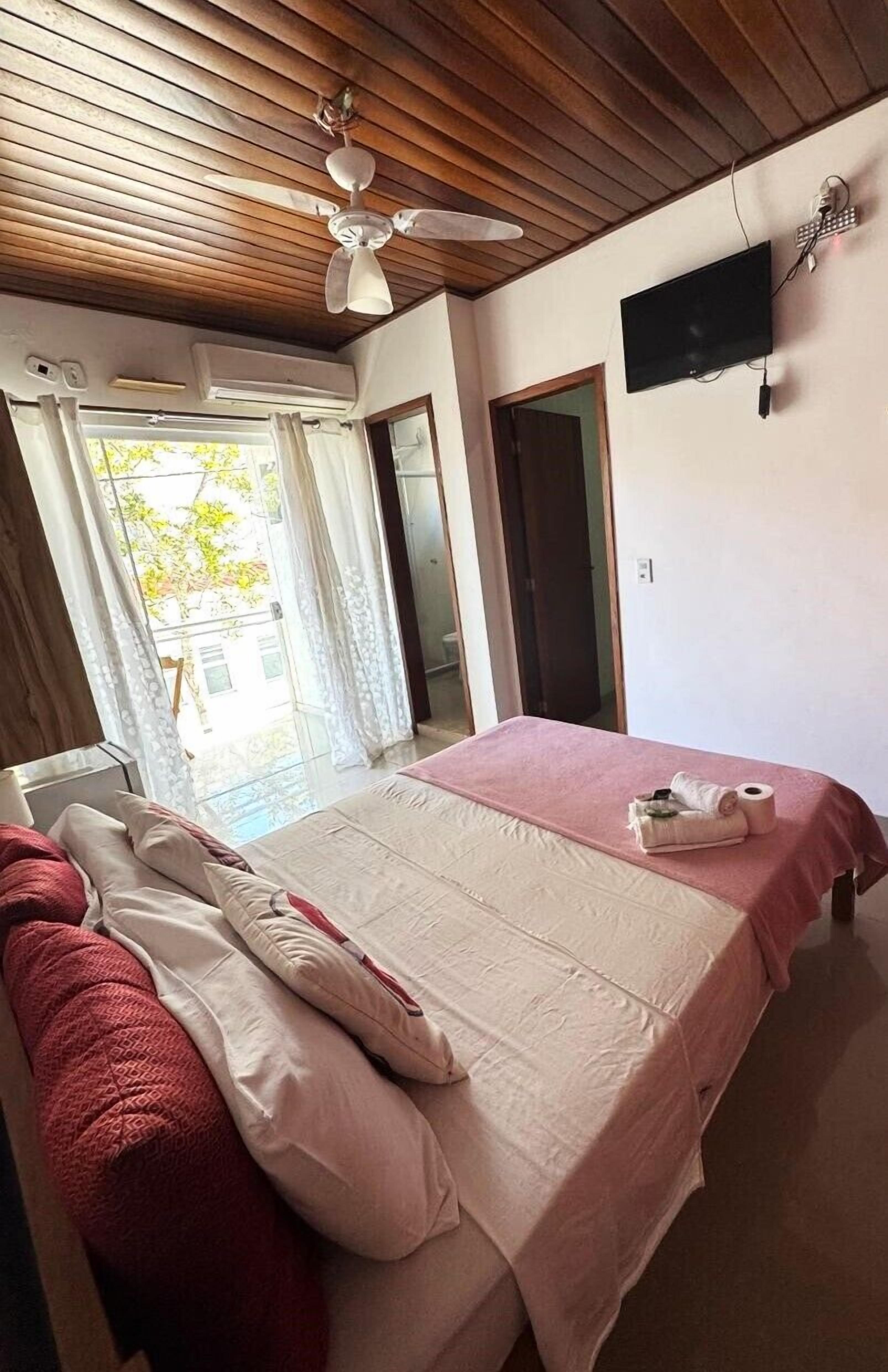 Suite Deluxe com Varanda | Minibar, truy cập Internet không dây miễn phí, bộ trải giường 