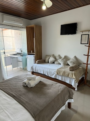 Loft com Cozinha | Frigobar, Wi-Fi de cortesia, roupa de cama