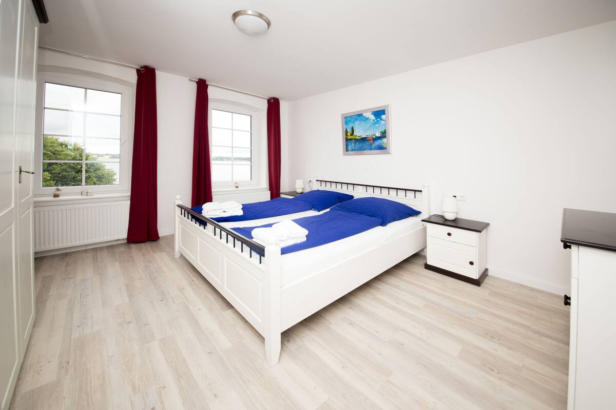 Apartamento, 3 habitaciones | Minibar, cortinas opacas, tabla de planchar con plancha