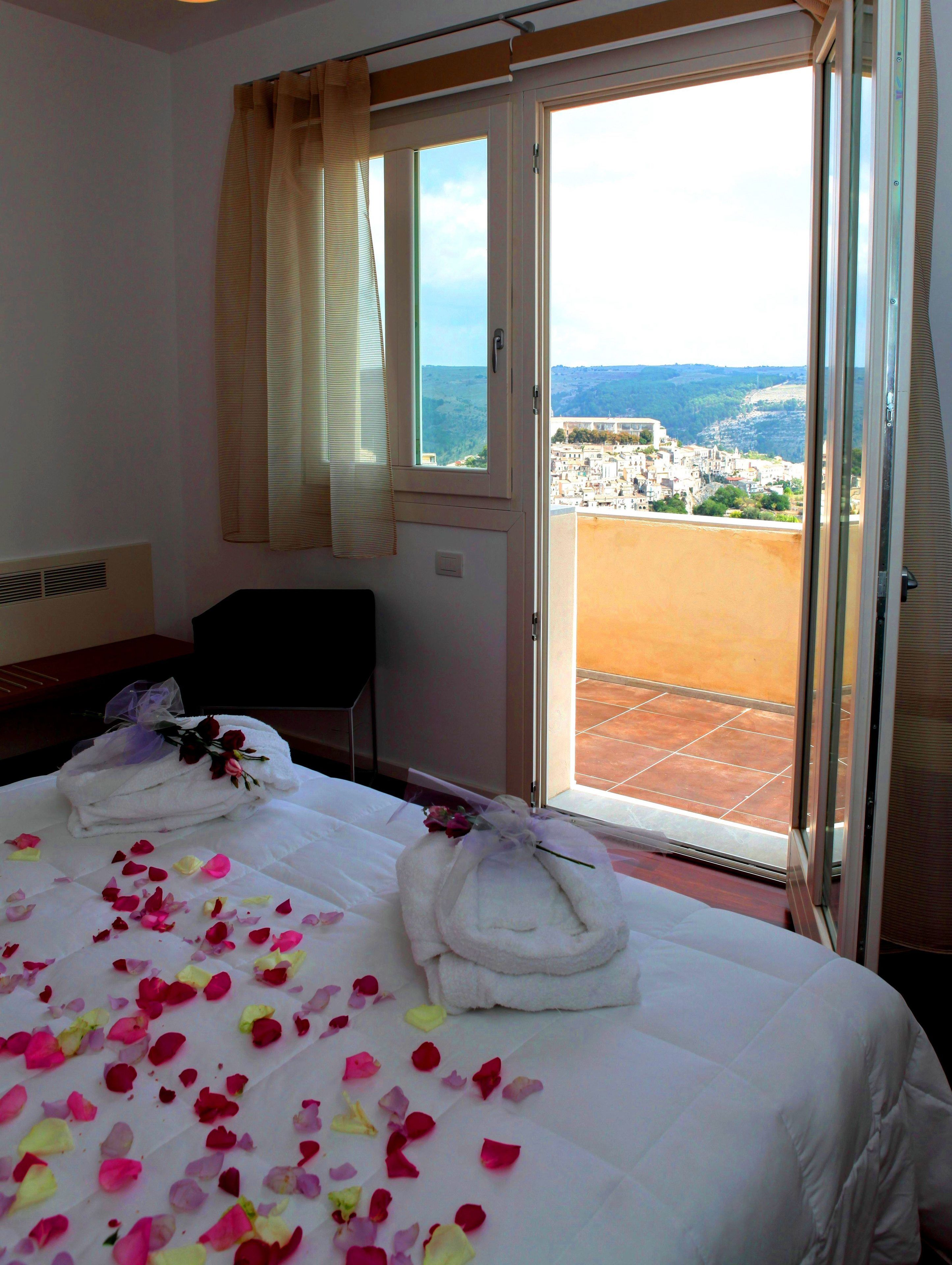 Daunenbettdecken, Minibar, Zimmersafe, Schreibtisch