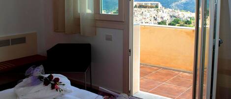 Couette en duvet d'oie, minibar, coffres-forts dans les chambres, bureau