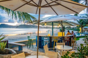 Poolside bar