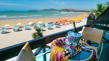 Deluxe kamer, balkon, uitzicht op zee | Uitzicht vanuit de kamer