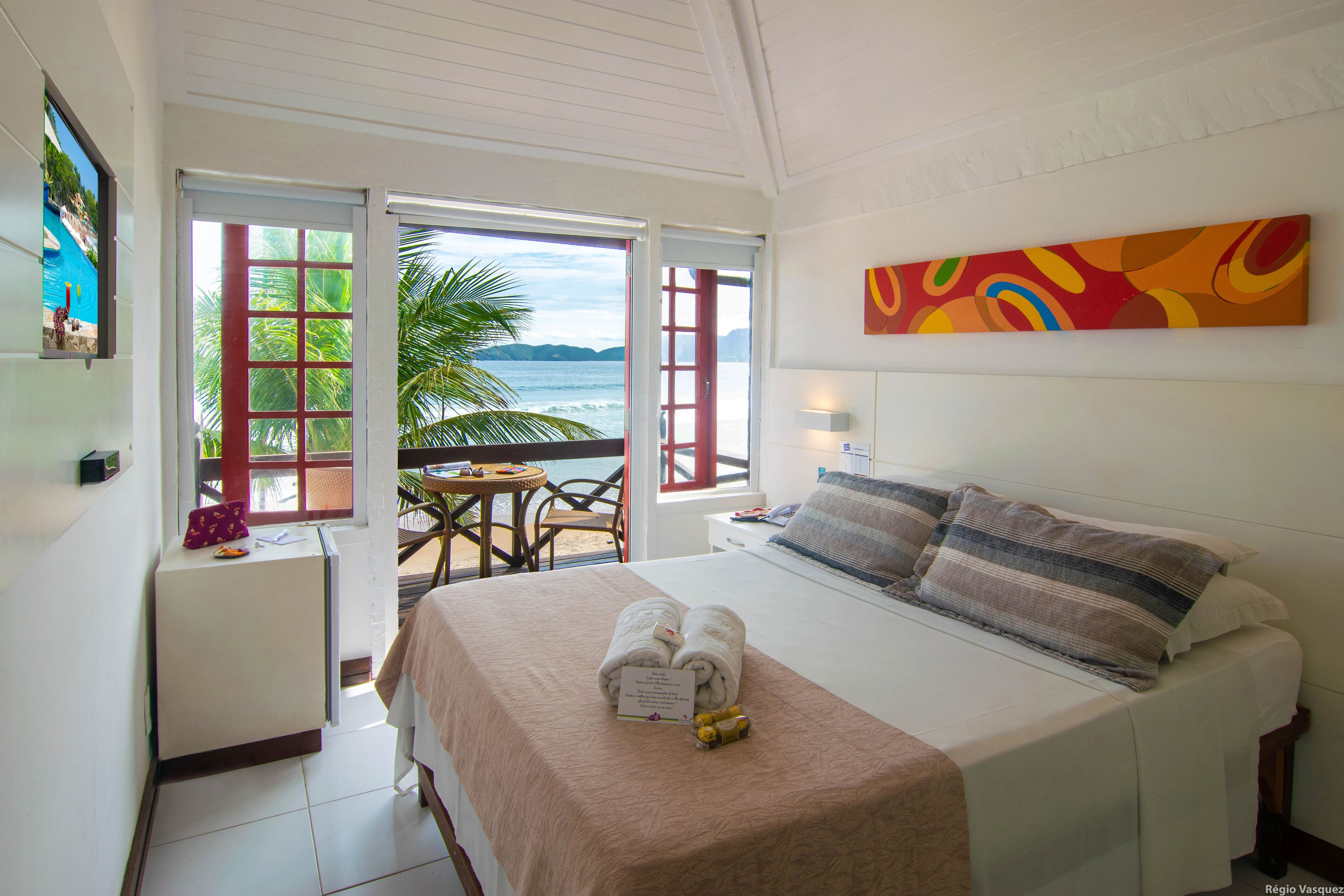 deluxe room, sea view | 1 bedroom, down duvets, pillow-top beds, minibar