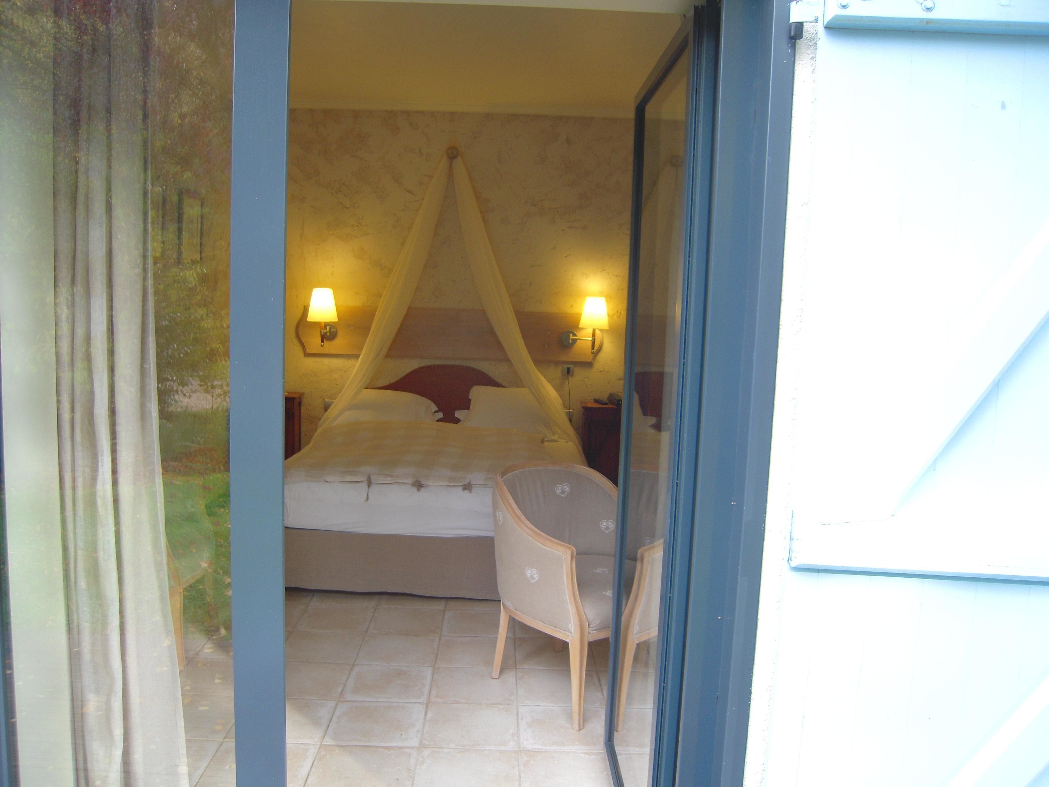 premium bedding, in-room safe, soundproofing, free cots/infant beds