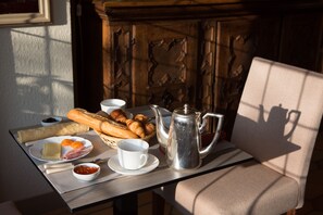 Petit déjeuner buffet servi tous les jours en supplément