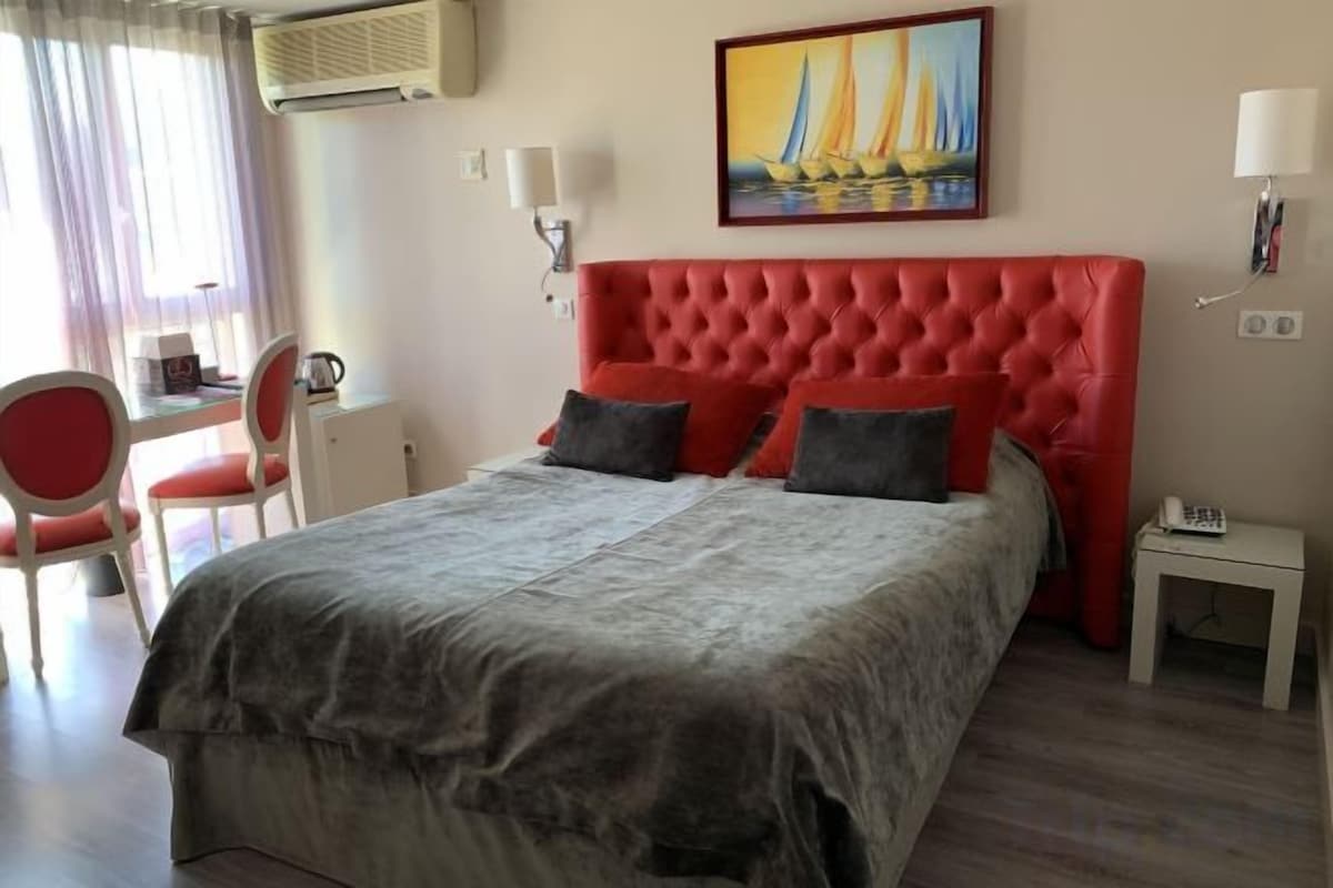 Ropa de cama de alta calidad, camas Select Comfort y minibar 