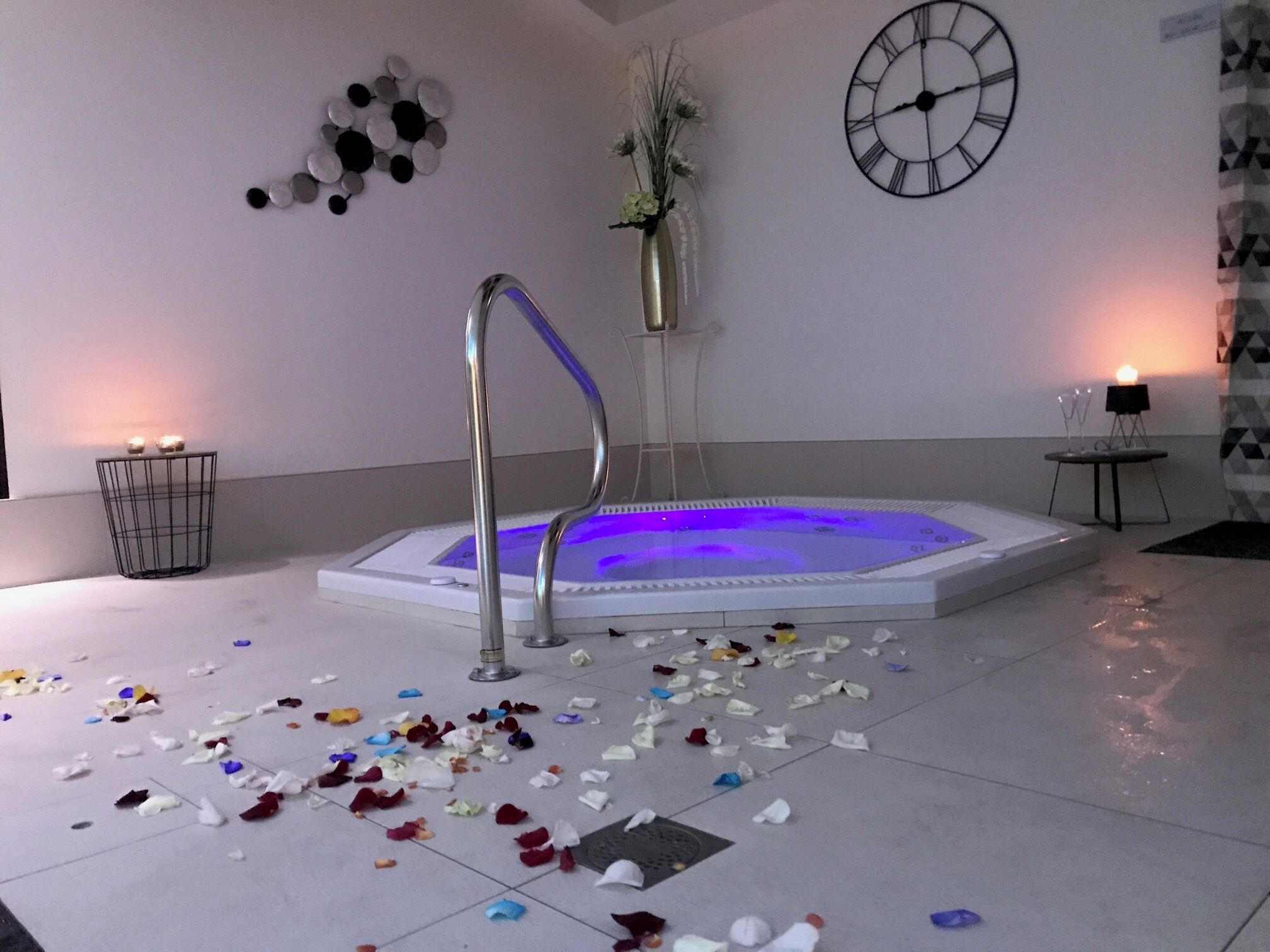 sauna, hot tub, steam room, massages