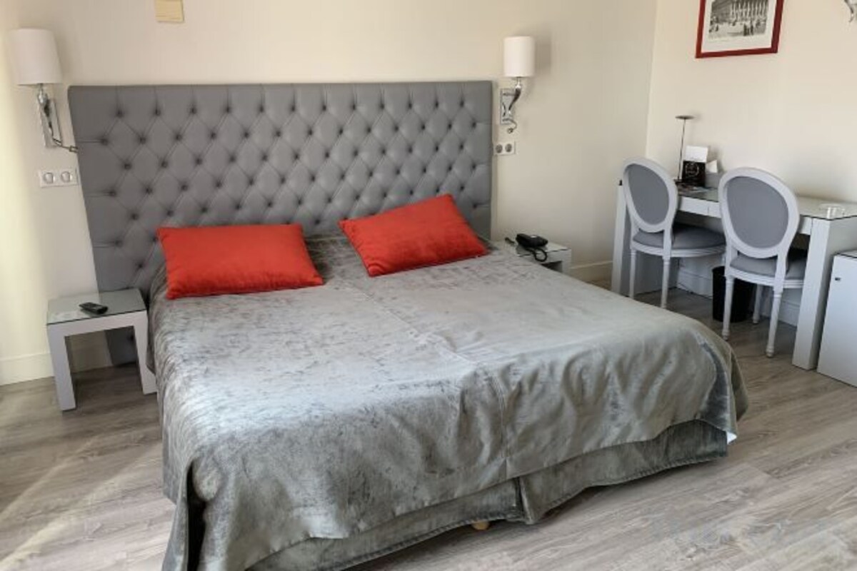Ropa de cama de alta calidad, camas Select Comfort y minibar 