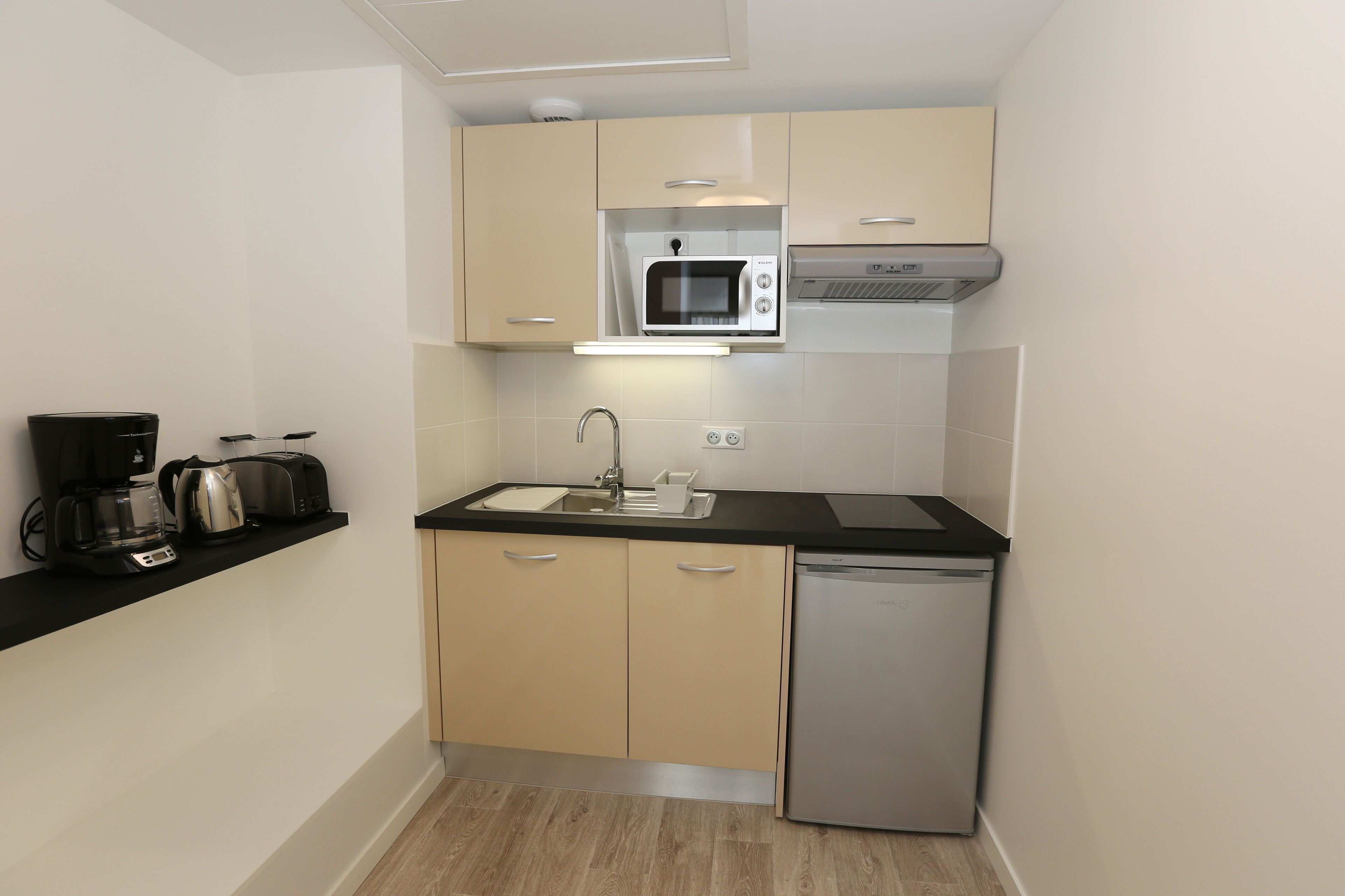apartment t1 | private kitchen | microwave, coffee/tea maker, electric kettle