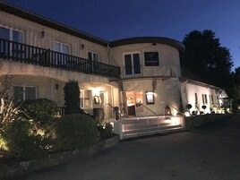 Entrada al alojamiento