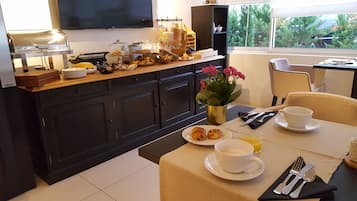 Daily buffet breakfast (EUR 16 per person)