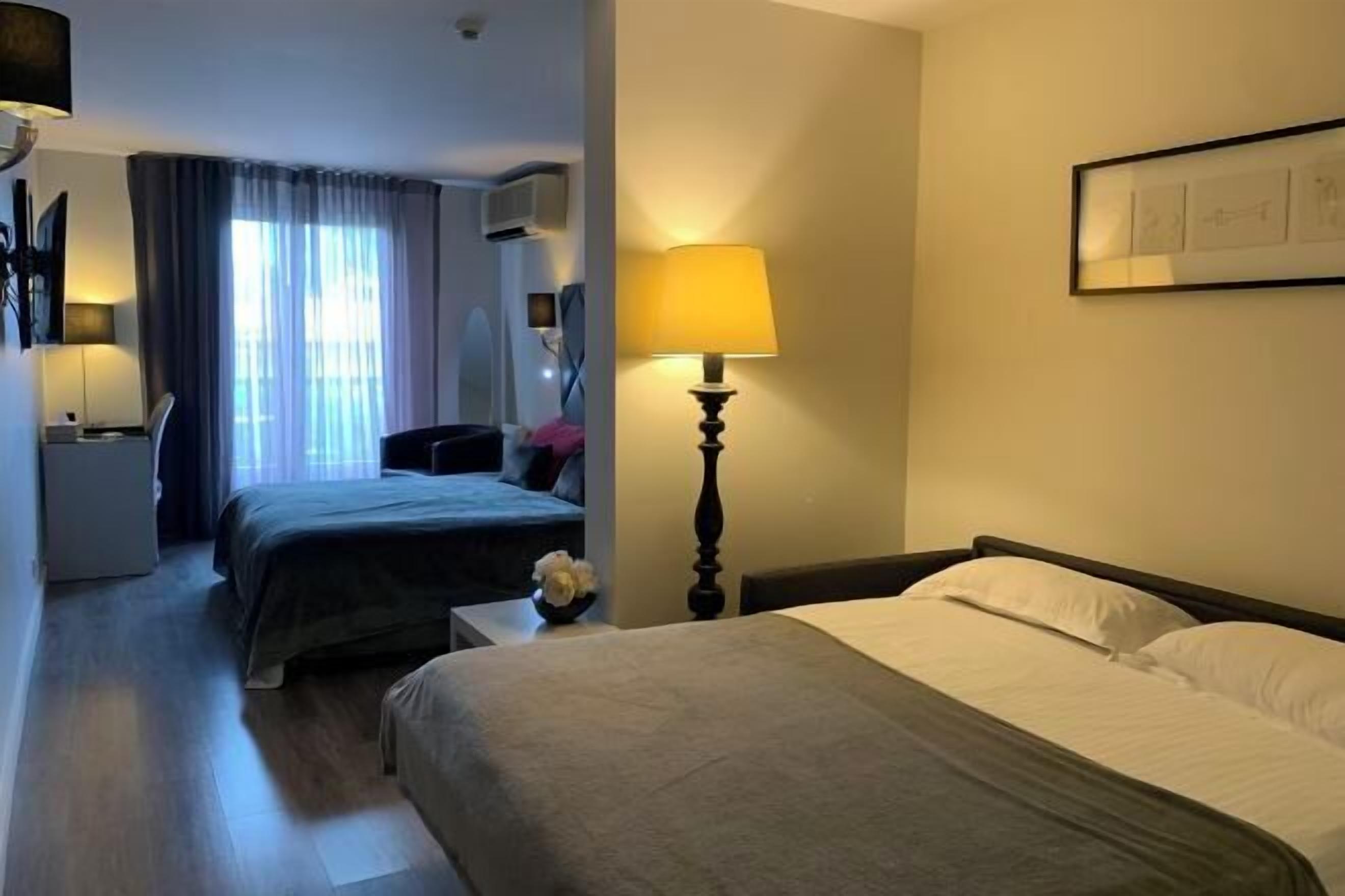 Premium bedding, Select Comfort beds, minibar, desk