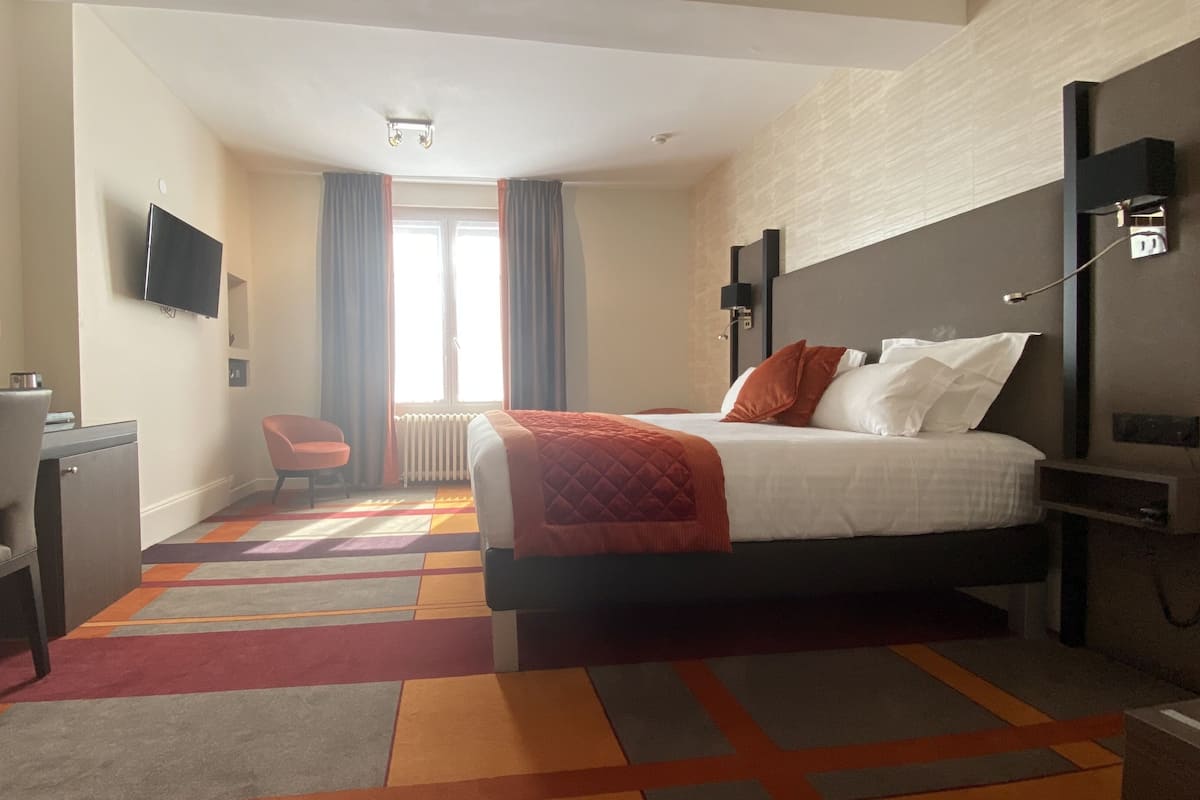 Exclusieve kamer, 1 tweepersoonsbed | Een minibar, een kluis op de kamer, individueel gedecoreerd, een bureau
