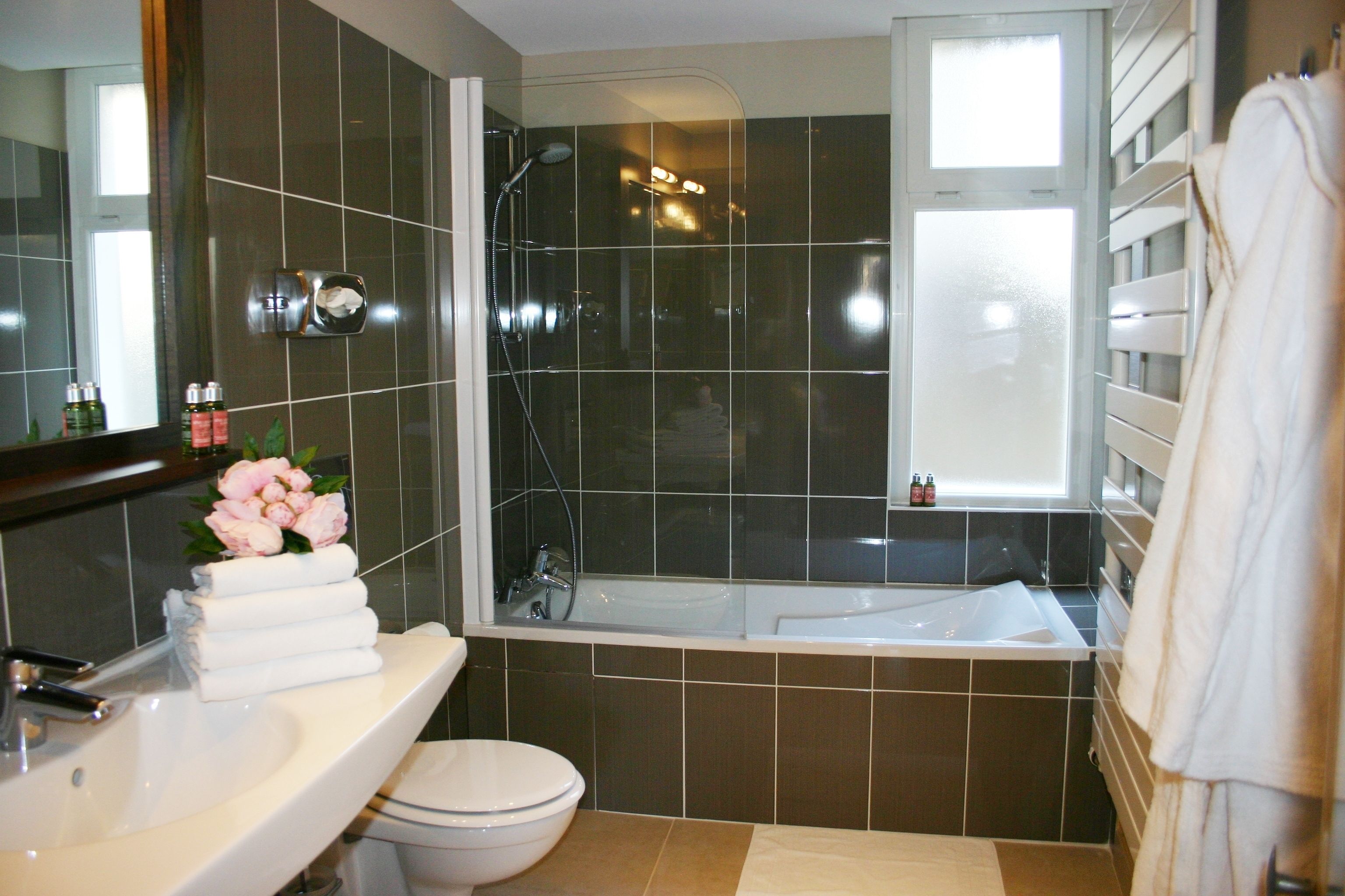 exclusive room, 1 double bed | bathroom | hair dryer, towels