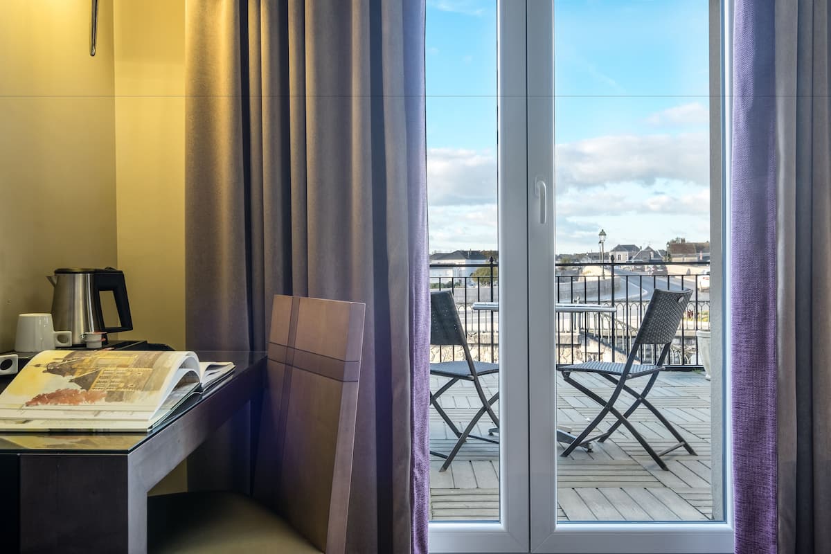 Superior Room, 1 Double or 2 Twin Beds | Minibar, in-room safe, individually decorated, desk