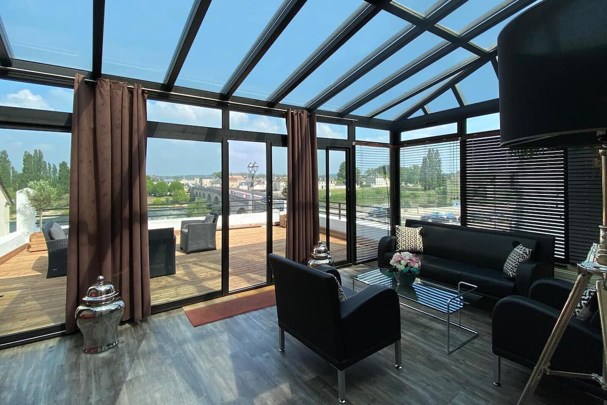 Premium kamer | Een minibar, een kluis op de kamer, individueel gedecoreerd, een bureau