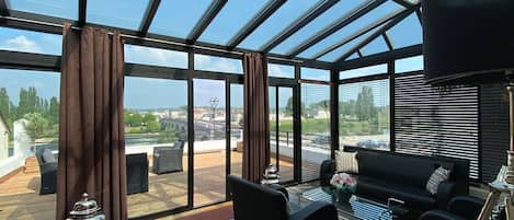Premium Room | Minibar, in-room safe, individually decorated, desk