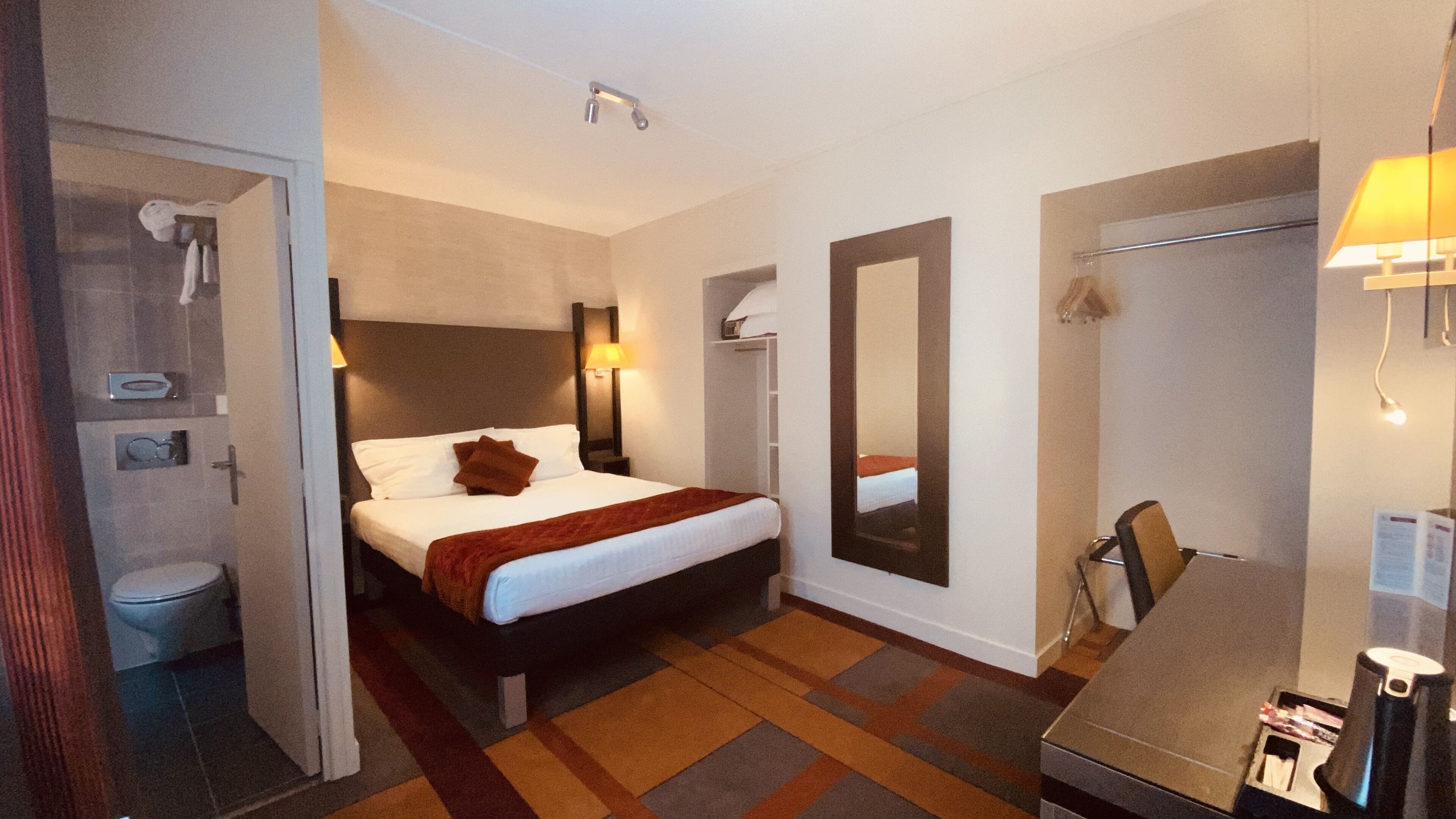 Standard Double Room Single Use, 1 Double Bed | Minibar, in-room safe, individually decorated, desk