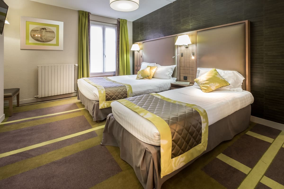 family triple room | 1 bedroom, minibar, in-room safe, individually decorated