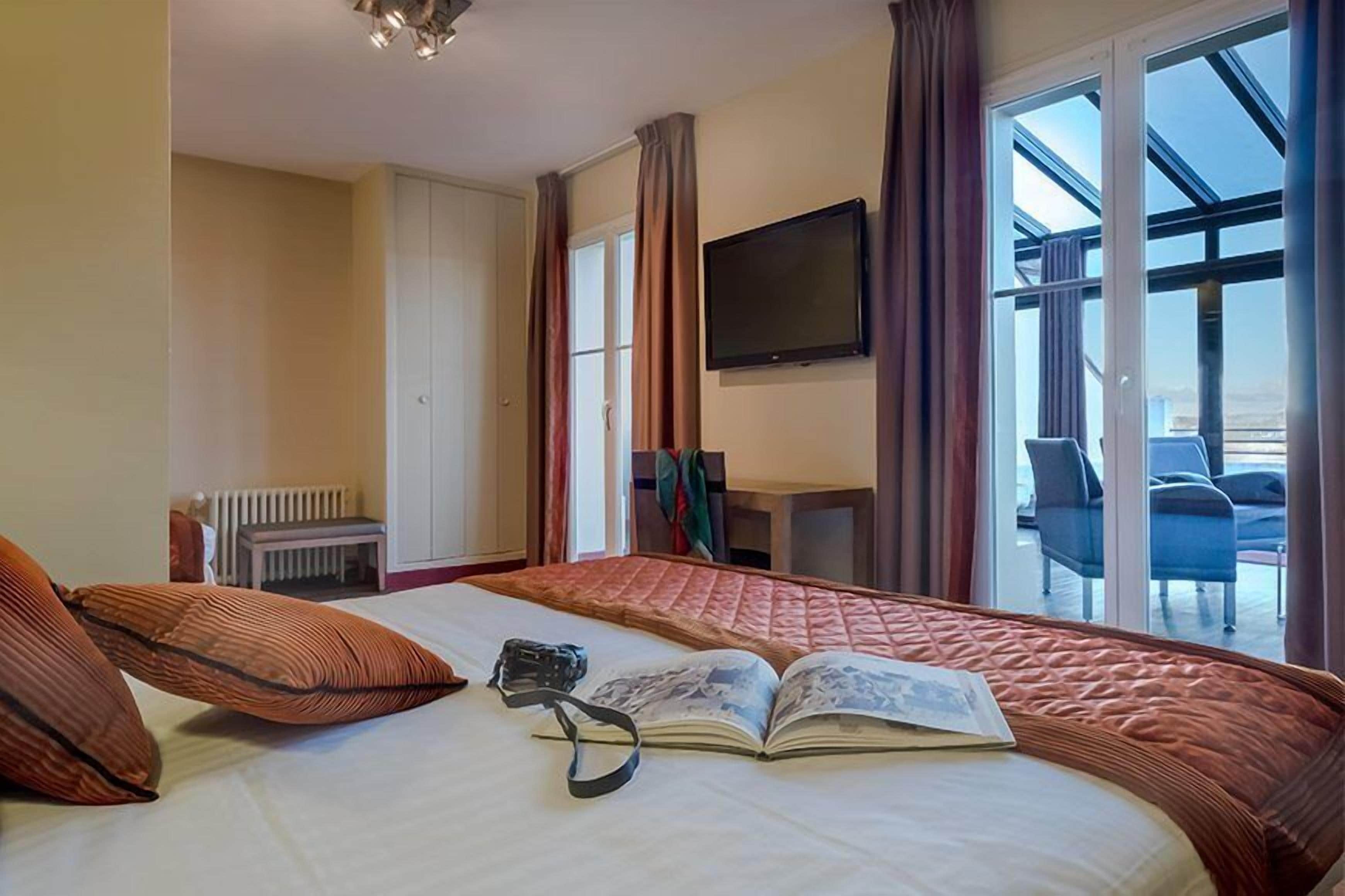 premium room | 1 bedroom, minibar, in-room safe, individually decorated