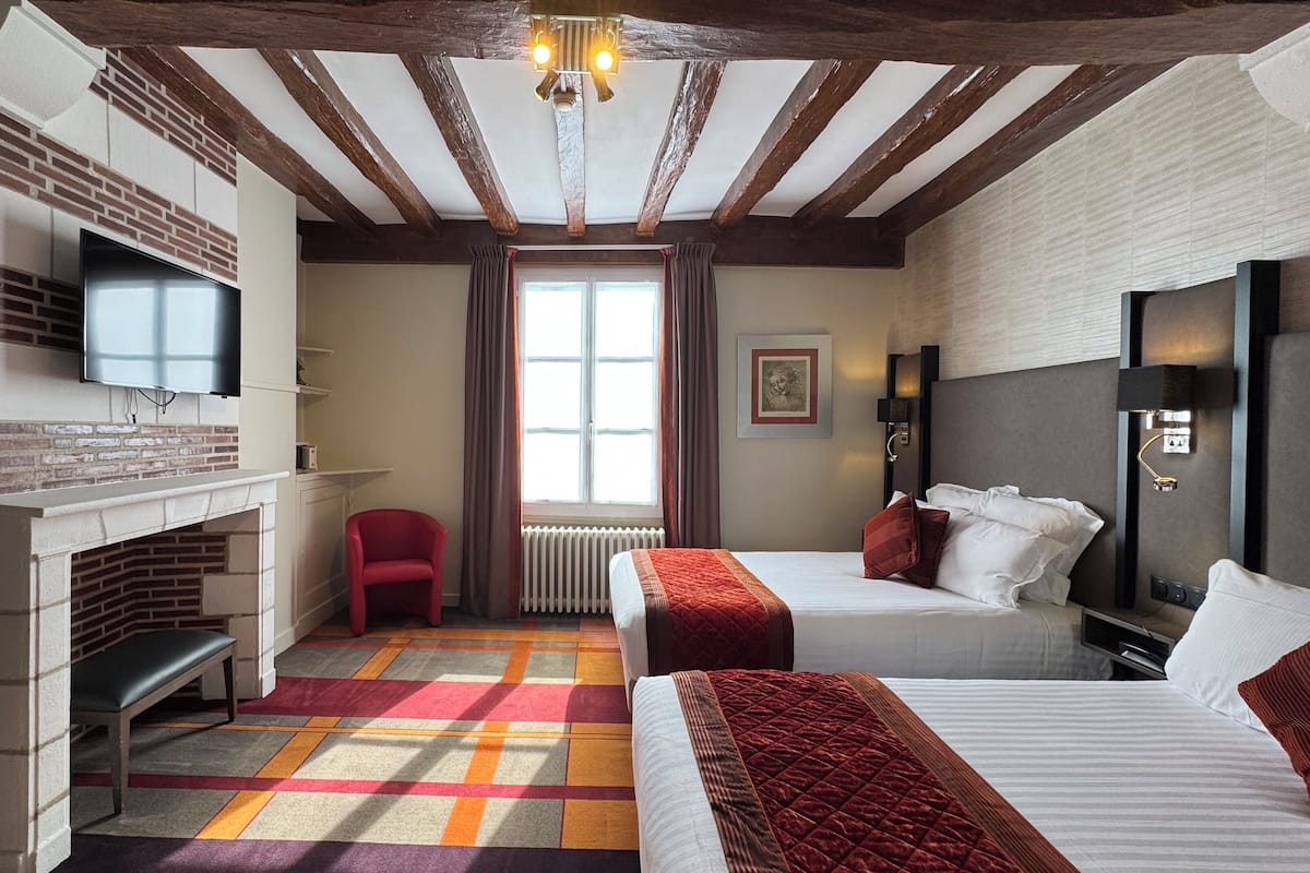 Minibar, in-room safe, individually decorated, desk