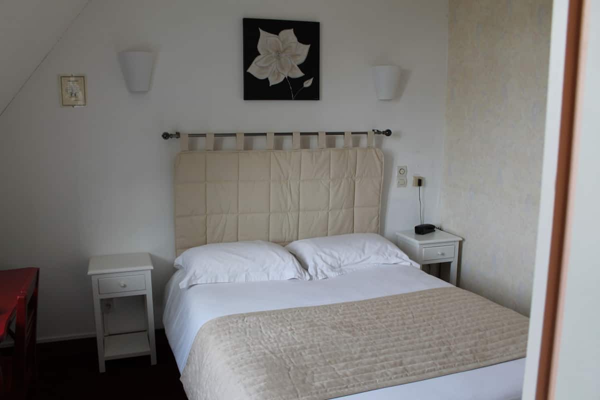 Individually decorated, desk, blackout curtains, soundproofing