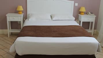 Classic Double Room, Non Smoking | Individually decorated, desk, blackout curtains, soundproofing