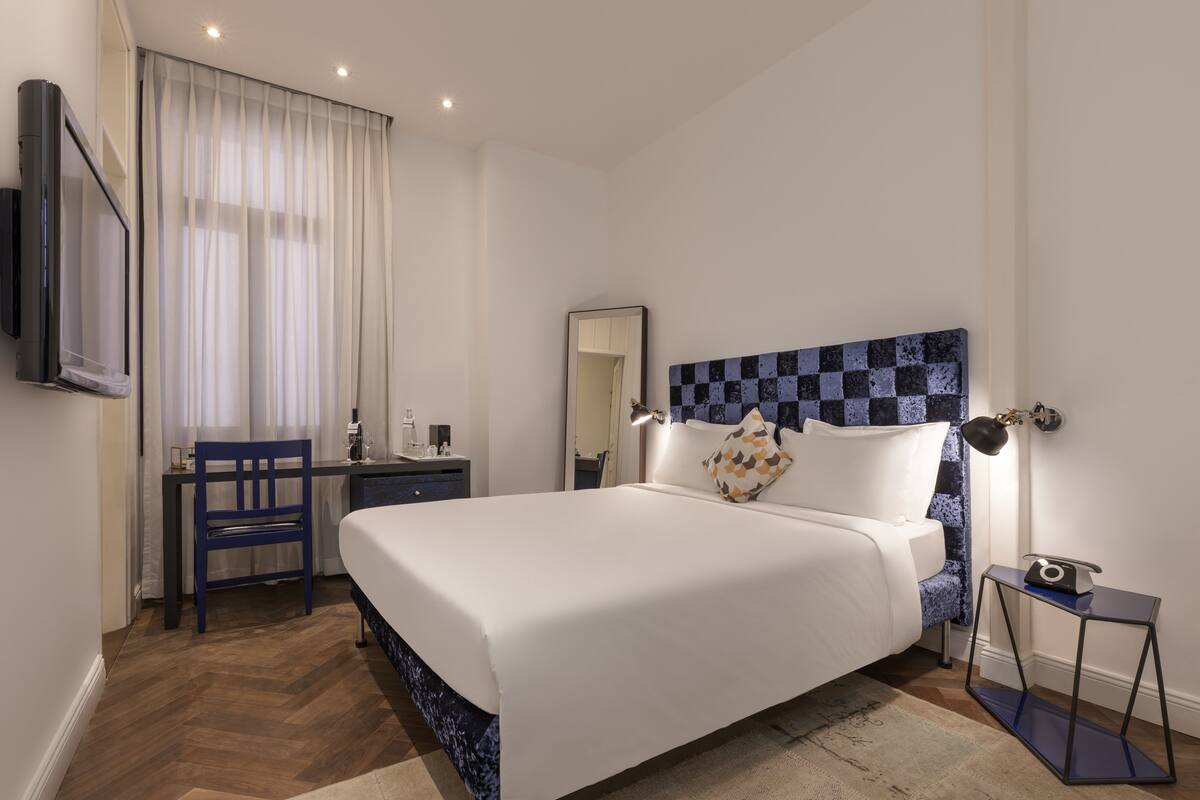 Classic Double Room, 1 Queen Bed | Egyptian cotton sheets, premium bedding, in-room safe, desk