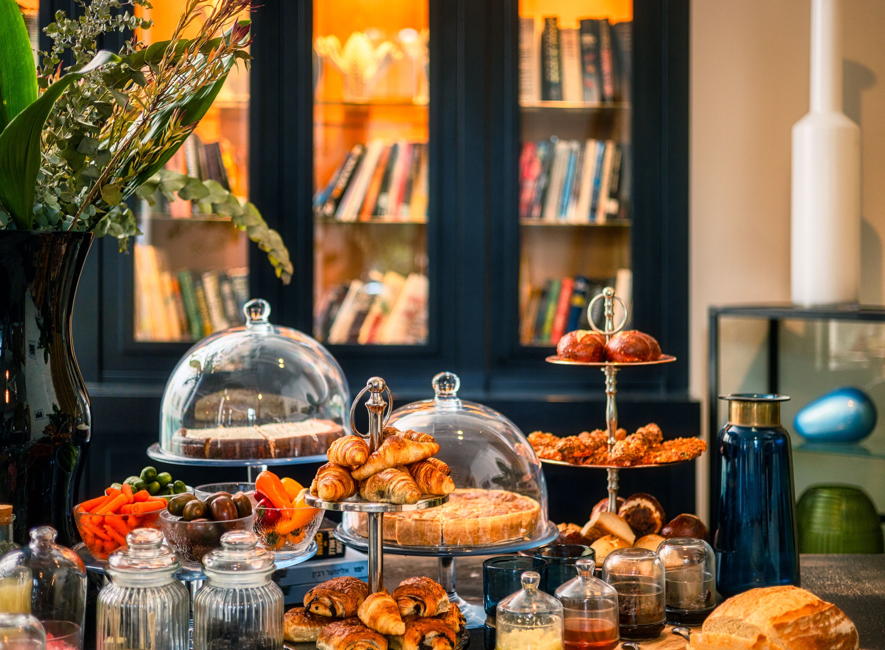 Daily cooked-to-order breakfast (ILS 100 per person)