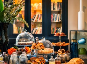 Daily cooked-to-order breakfast for a fee - Villa Rothschild by Zvieli Hotels (Tel Aviv)