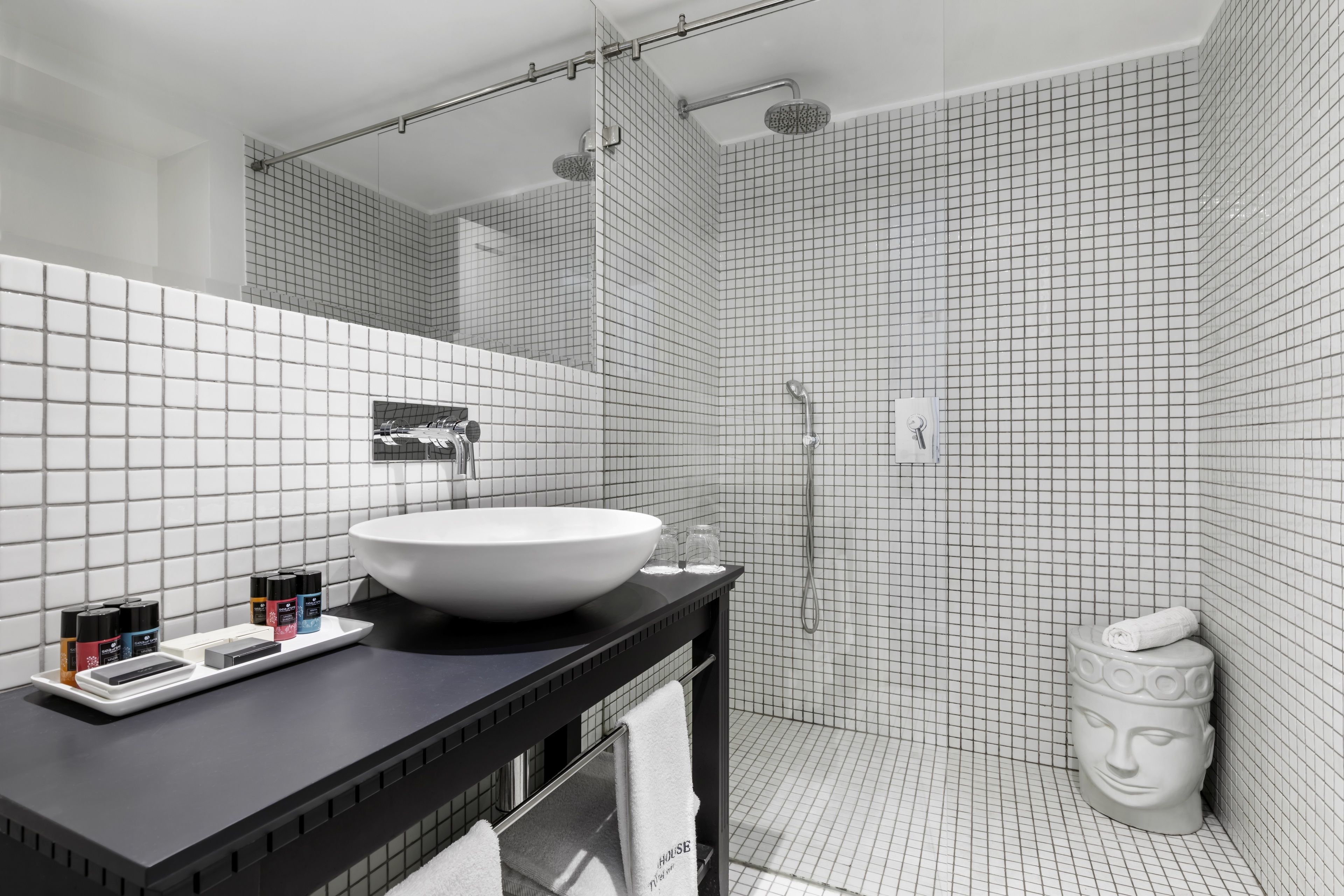 shower, rainfall showerhead, free toiletries, hair dryer