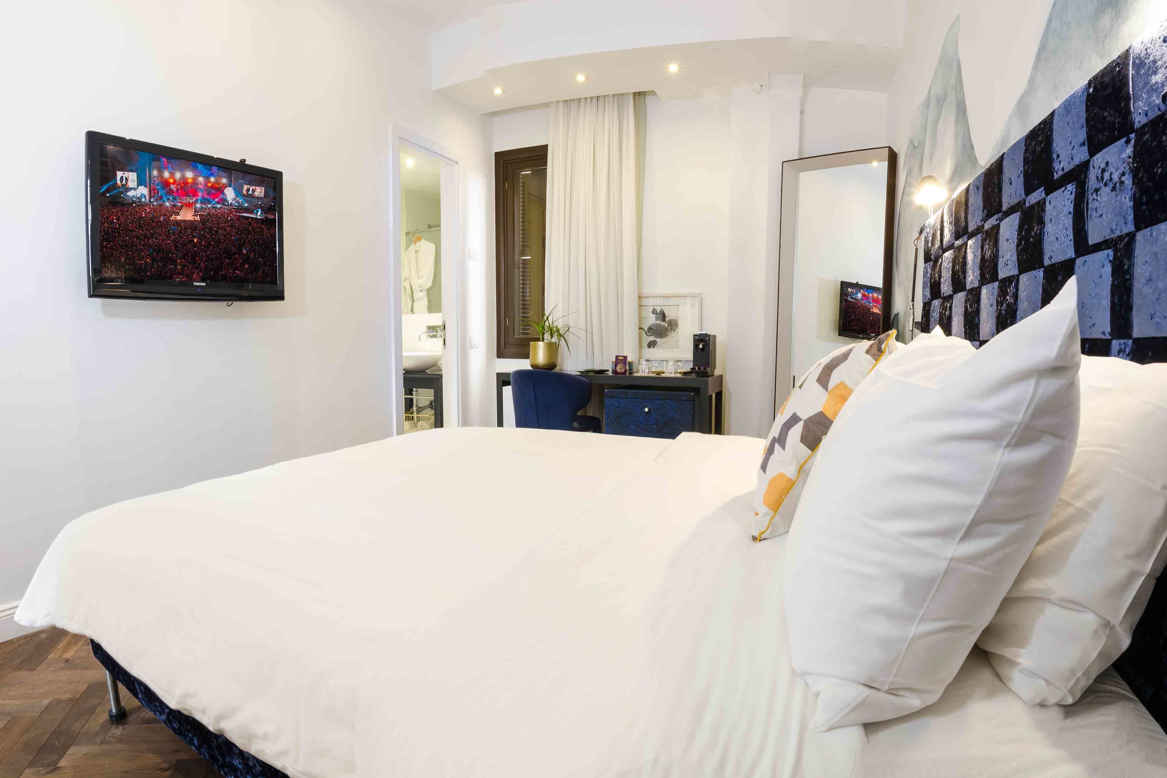 classic double room, 1 queen bed | egyptian cotton sheets, premium bedding, in-room safe