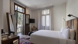 Egyptian cotton sheets, premium bedding, in-room safe, desk - Villa Rothschild by Zvieli Hotels (Tel Aviv)